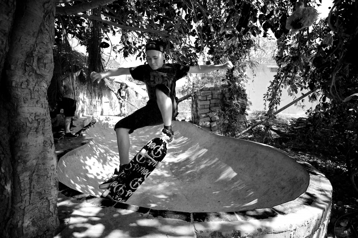 Young spanish skater Sky ripping the bowl in Hampi. Rammohan Paranjape