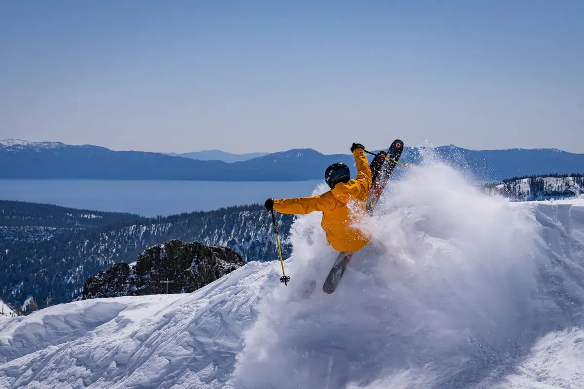 NextImg:Etiquette of the Slopes: Tips for Being a Respectful Skier