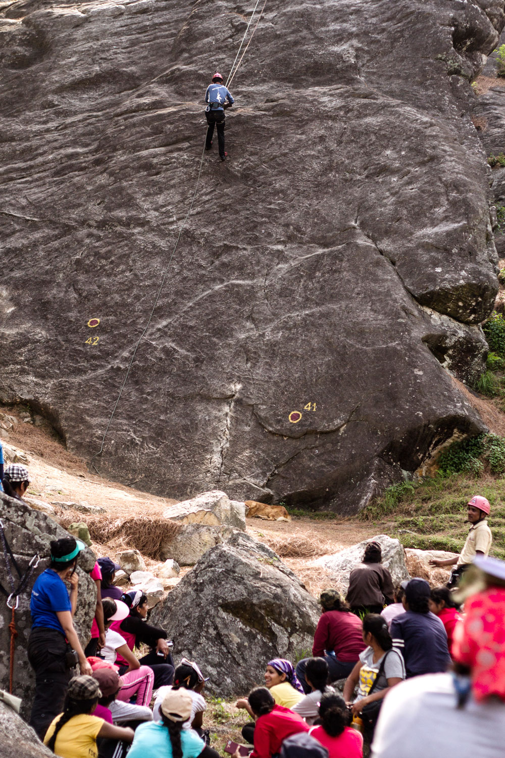 50.Students-watching-an-instructor-demonstrating-rock-climbing-techniques