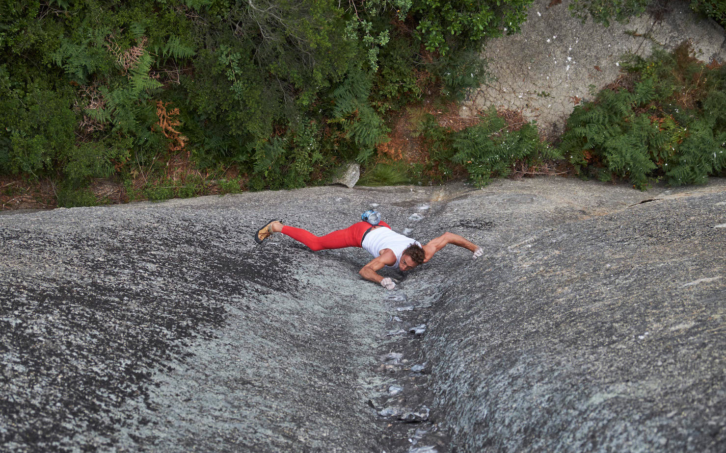 Casualties of War (5.11b/6c). Free soloing ‘Casualties of War’ on Paarl Mountain. RSA. Photo: Jacques Van Zyl.