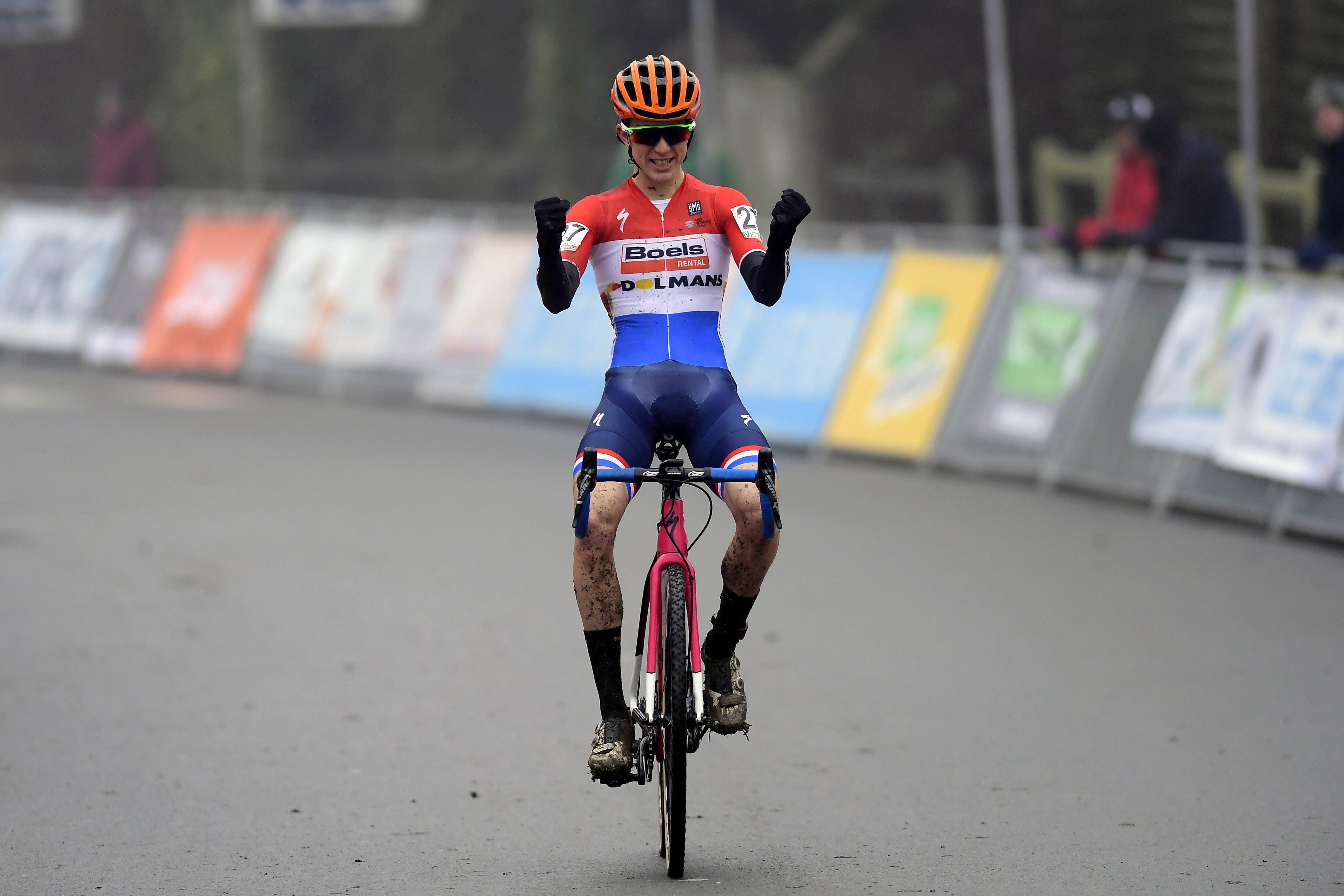 Otegem - Belgie - wielrennen - cycling - cyclisme - radsport - Majerus Christine (LUX) celebrates the victory pictured during the 49th Internationale Betafence womenÕs elite cyclocross race on January 09, 2017 in Otegem, Belgium, 9/01/2017 - foto NV/PN/Cor Vos © 2015