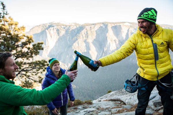 Tommy Caldwell, left, and Kevin Jorgeson after completing their 19-day free climb of the 3,000-foot Dawn Wall on El Capitan in Yosemite National Park. © Max Whittaker (NYT)