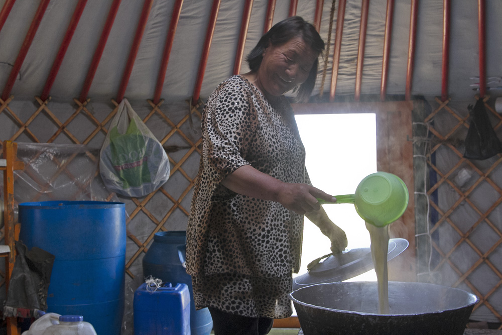 Tavaasurn making the milk tea. 